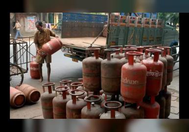 പാചകവാതക ബുക്കിംഗിന് കടുത്ത നിയന്ത്രണം! ഇനി 25 ദിവസം കാത്തിരിക്കണം; വില വര്‍ദ്ധനവിന് പിന്നാലെ ഇരുട്ടടി